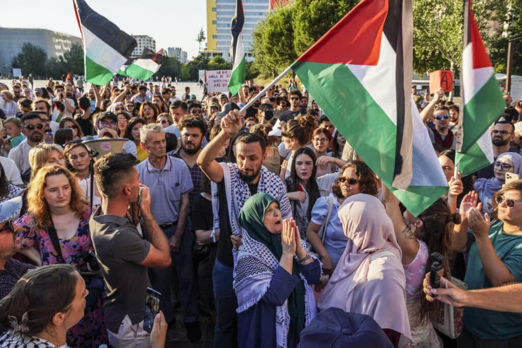 Tirana solidarizohet me Palestinën